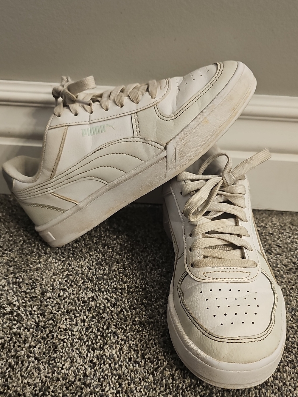 Puma Kids Low-Top Sneakers in Off-White/Cream